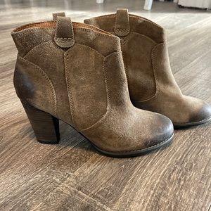 Clarks Oiled Leather Ankle Boots - Size 6M